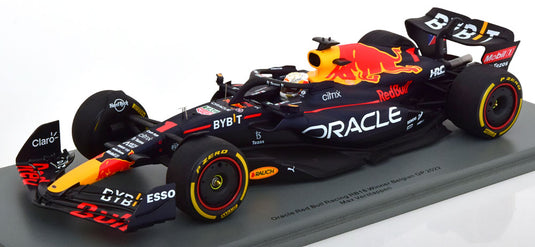 Red Bull RB18 GPベルギー 世界チャンピオン Verstappen 2022 ケース付き/ Spark 1/18 ミニカー