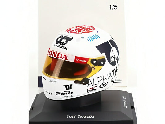 アライヘルメット - F1ヘルメット AT04 チームアルファタウリ N22 日本GP2023 角田裕毅 - ホワイト  / Spark 1/5 ミニカー