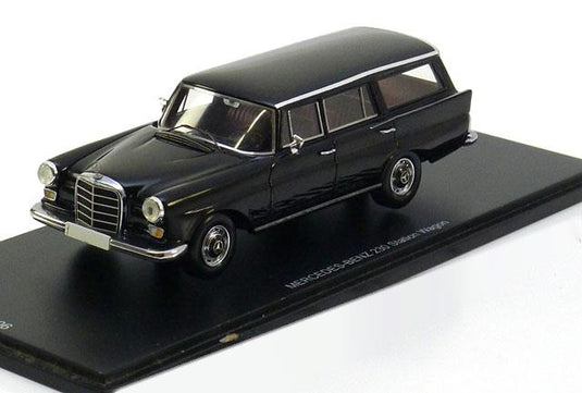 Mercedes 230 ユニバーサル/ Spark 1/43 ミニカー
