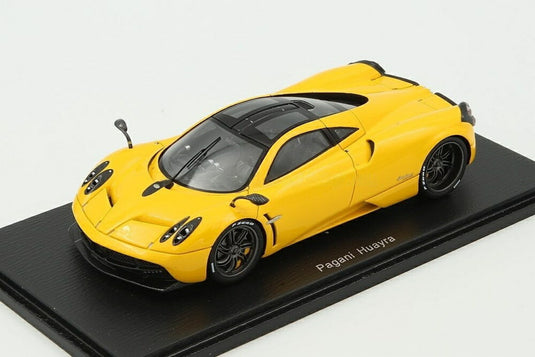 Pagani Huyara イエロー/ Spark 1/43 ミニカー