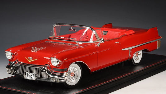 【予約】8-10月以降発売予定CADILLAC シリーズ 62 カブリオレ オープン 1957 レッド / STAMP-MODELS 1/18 ミニカー