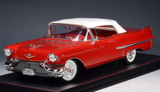 【予約】8-10月以降発売予定CADILLAC シリーズ 62 カブリオレ クローズ 1957 レッド ホワイト / STAMP-MODELS 1/18 ミニカー