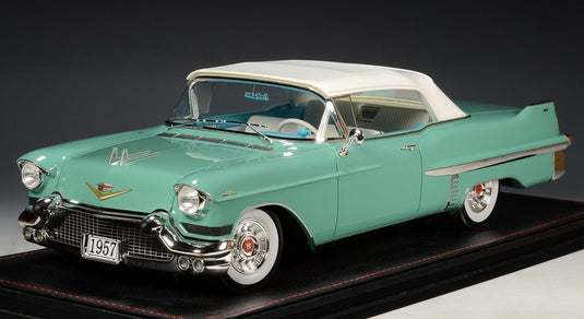 【予約】8-10月以降発売予定CADILLAC シリーズ 62 カブリオレ クローズ 1957 ライトグリーン ホワイト / STAMP-MODELS 1/18 ミニカー