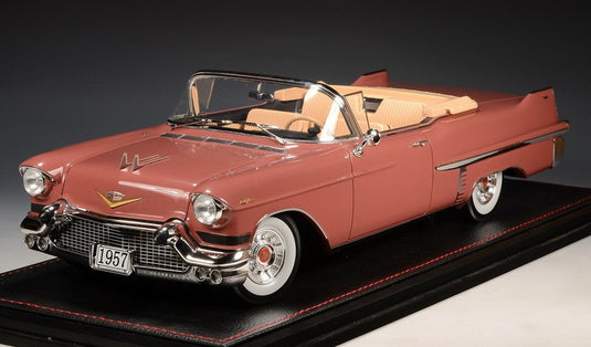 【予約】8-10月以降発売予定CADILLAC シリーズ 62 カブリオレ オープン 1957 ダスティローズメタリック / STAMP-MODELS 1/18 ミニカー