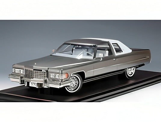 【予約】2026年発売予定CADILLAC COUPE DE VILLE 1976 グレーホワイト/ STAMP-MODELS 1/18 ミニカー