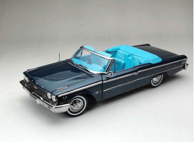 1963 Ford ギャラクシー 500 オープンコンバーチブル オックスフォードブルー/SunStar 1/18ミニカー