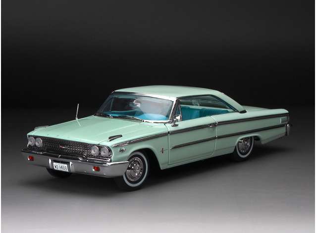 1963 Ford ギャラクシー 500XL ハードトップ グレイシャーブルー/SunStar 1/18ミニカー