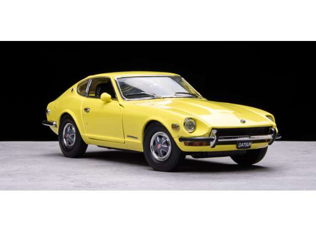 1972 Datsun 240Z クーペ イエロー/SunStar 1/18ミニカー