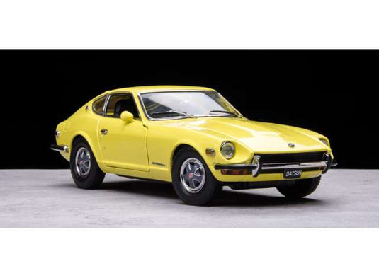 1972 Datsun 240Z クーペ イエロー/SunStar 1/18ミニカー