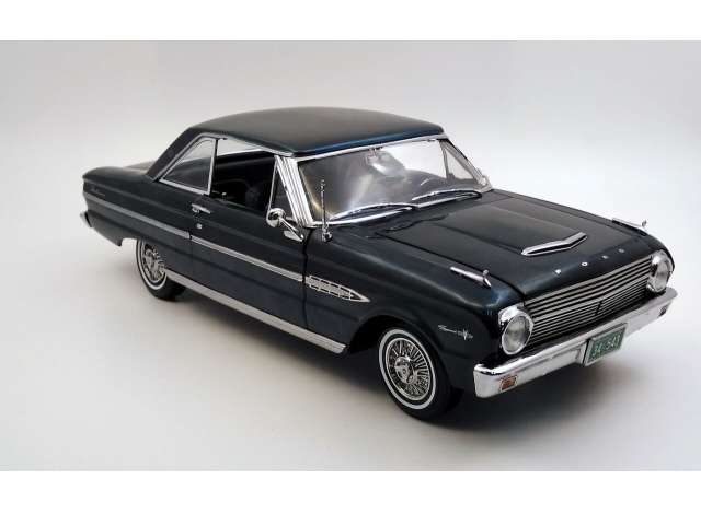 1963 Ford ファルコン ハードトップ オックスフォードブルー/SunStar 1/18ミニカー