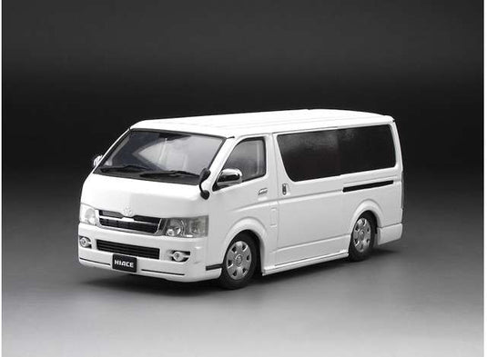 トヨタ ハイエース スーパーGL H200 バン ホワイト 車高調整可能 働く車 / Sun Star 1/24 ミニカー