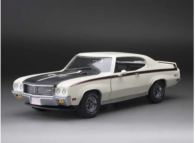 1970 Buick GSX ホワイト/SunStar 1/18ミニカー