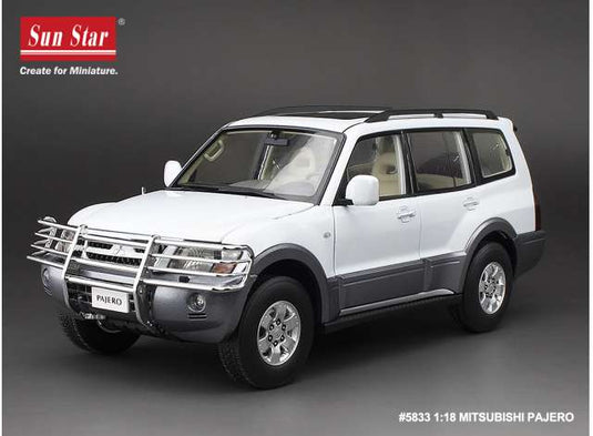 三菱 パジェロ V73 ホワイト Mitsubishi Pajero ミニカー パジェロ / Sun Star 1/18 ミニカー