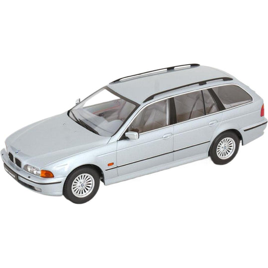BMWビーエムダブリュー 5er E39 Touringツーリング シルバー / TRIPLE9 1/18 ミニカー