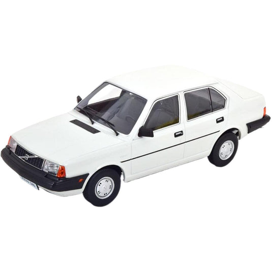 Volvoボルボ 340 1987 ホワイト white / TRIPLE9 1/18 ミニカー