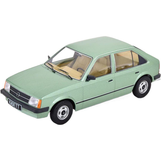 Opelオペル Kadettカデット D 1984 ライトグリーンメタリック / TRIPLE9 1/18 ミニカー