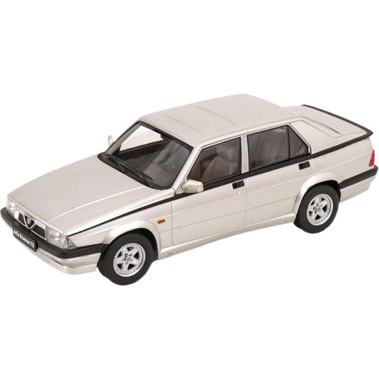 Alfa Romeoアルファロメオ 75 1991 シルバー / TRIPLE9 1/18 ミニカー