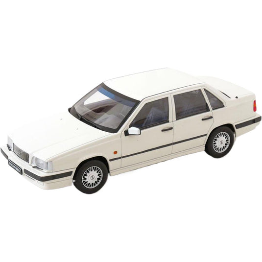 Volvoボルボ 850 1993 ホワイト / TRIPLE9 1/18 ミニカー