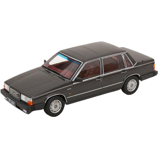 Volvoボルボ 760 1985 アンスラサイト / TRIPLE9 1/18 ミニカー