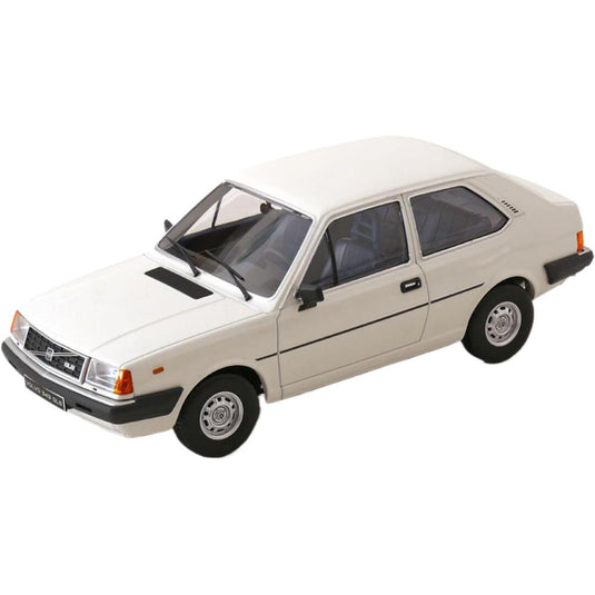 Volvoボルボ 343 GLS 1982 ホワイト / TRIPLE9 1/18 ミニカー