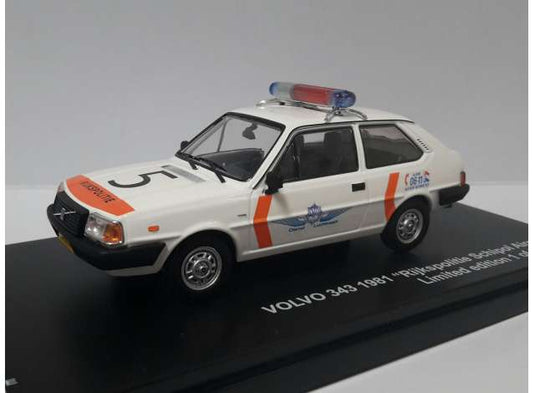 1981 Volvo 343 ライクスポリティ スキポール空港 ホワイト オリジナルロングバンパー/TRIPLE9 1/43ミニカー 504台限定