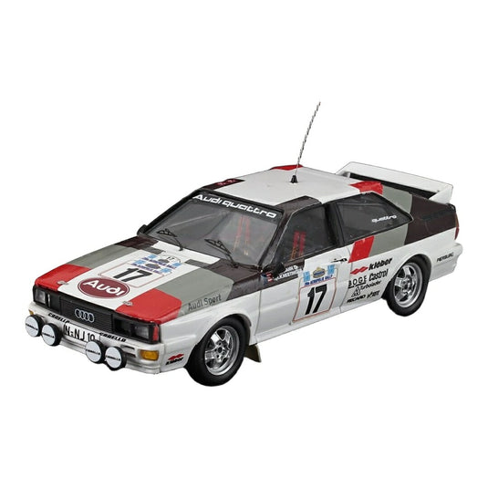 Audiアウディ Quattro ナイトバージョン
