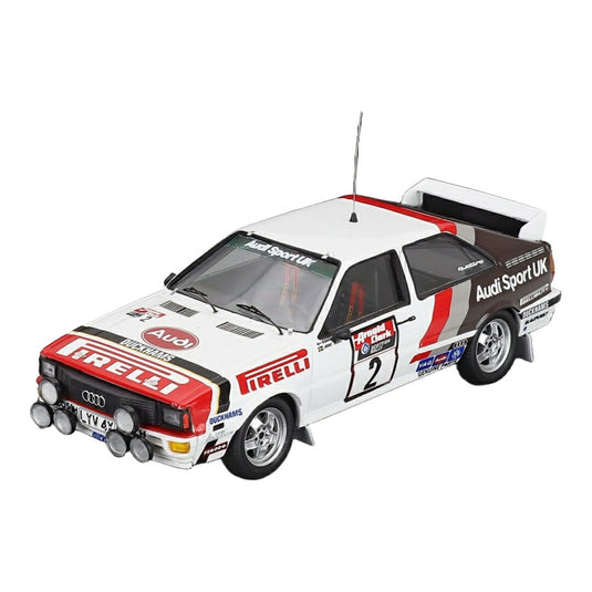 Audiアウディ Quattro ナイトバージョン