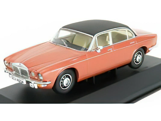 DAIMLER DOUBLE SIX MKII 1975 CORAL BLACK/VANGUARDS 1/43ミニカー