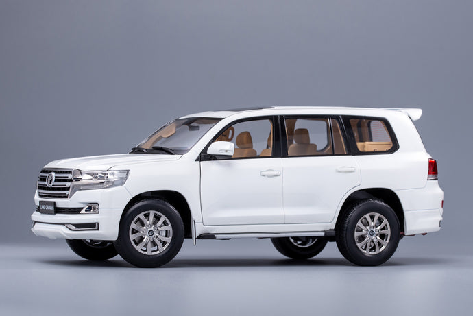 Toyota Land Cruiser 2020 white / NZG 1/18 ミニカー