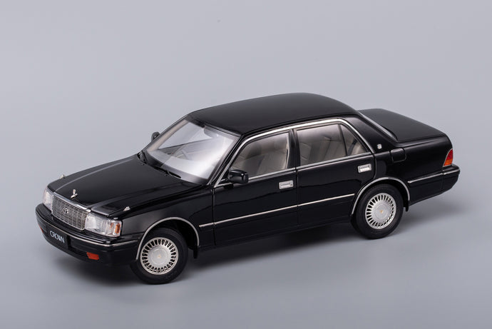 Toyota Crown black / NZG 1/18 ミニカー