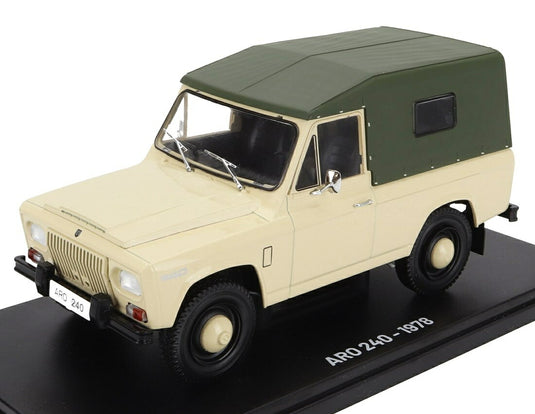 ARO 240 1978 ブリスターボックス ベージュグリーン HACHETTE-EAST-EUROPE-LEGENDARY-CARS-COLLECTION / EDICOLA 1/24 ミニカー