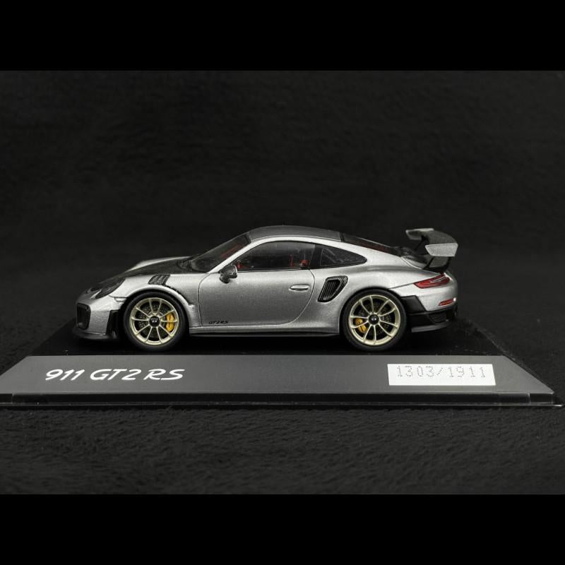 ギャラリービューアに画像をロードする, Porsche 911 GT2 RS 991型 シルバー/ブラック/Spark 1/43ミニカー ポルシェ特注
