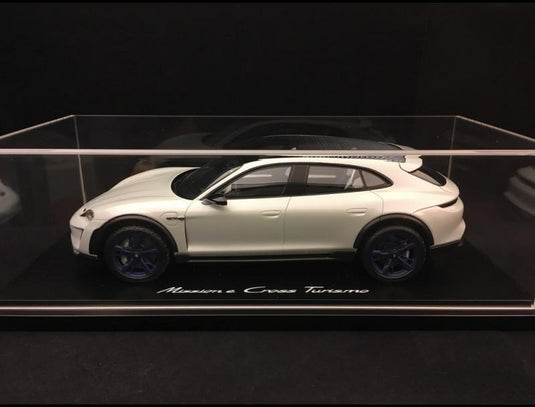 Porscheポルシェディーラーモデル Mission E Cross Turismo 2018 white grey 1/18 Spark