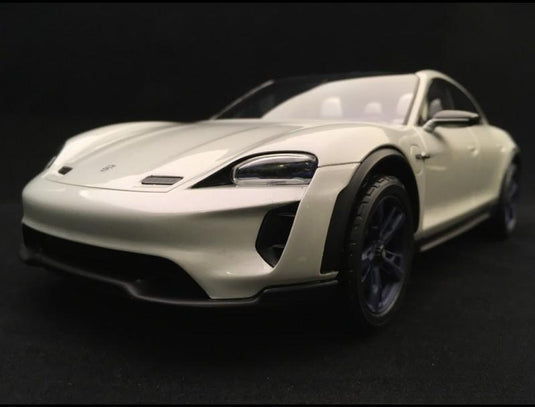 Porscheポルシェディーラーモデル Mission E Cross Turismo 2018 white grey 1/18 Spark