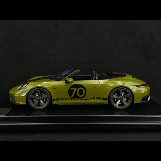 Porsche 911 Spirit 70 Type 992 カブリオレ 2025 オリーブネオ/ Spark 1/12 ポルシェディーラーモデルミニカー