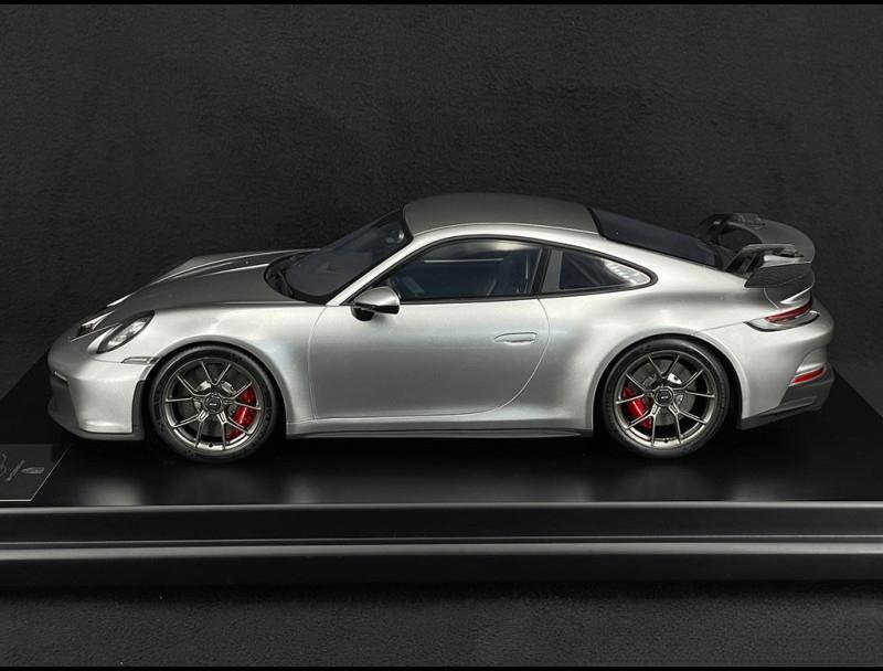ギャラリービューアに画像をロードする, Porscheポルシェ 911 GT3 Type 992 2021 Silver grey metallic 1/12 Spark
