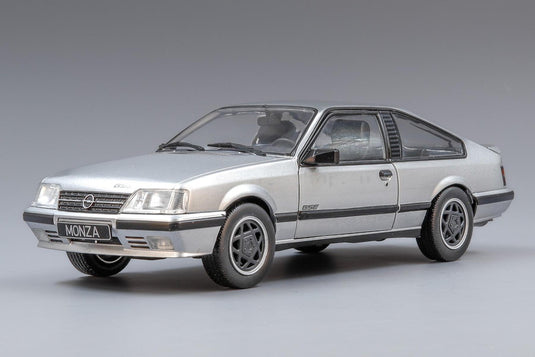 Opelオペル Monza A2 GSE 1983 シルバー /WhiteBoxホワイトボックス 1/24 ダイキャストミニカー