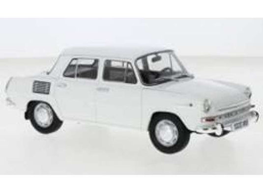 1968 Skoda 1000 MB ホワイト/WHITEBOX 1/24ミニカー