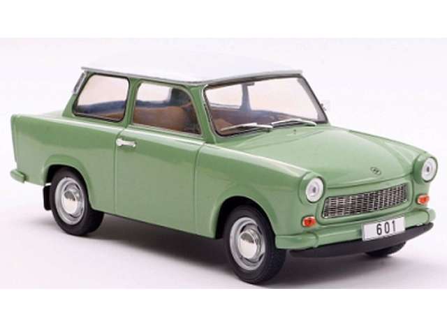 1965年 Trabant 601 ライトグリーン/ホワイト/ WHITEBOX  1/24 ミニカー