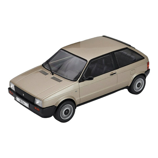 SEATシート Ibizaイビサ 1984 ベージュメタリック / WHITEBOX 1/24 ミニカー