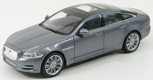 JAGUAR XJ 2010 グレーメタリック/ WELLY 1/24 ミニカー