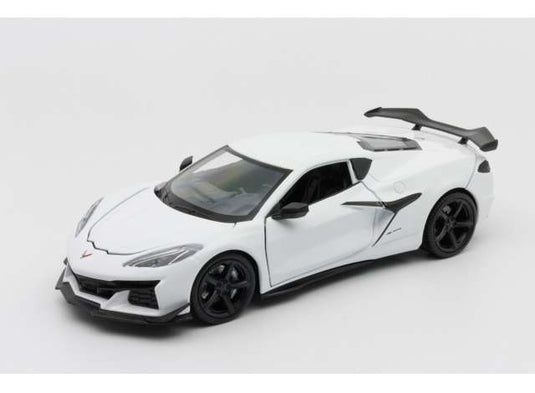 2023 シボレー コルベット Z06 ホワイト Chevrolet Corvette Z06 / WELLY 1/24 ミニカー