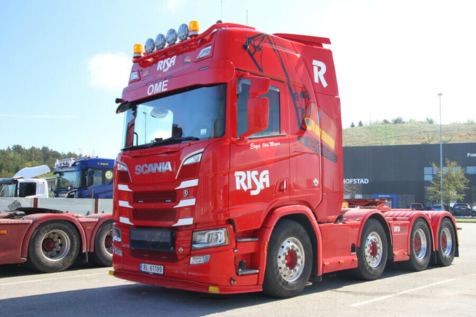 【予約】RISA SCANIA R HIGHLINE CR20H 8X4 WITH ADD ON AXLE トラクタ/WSI 1/50 建設機械模型 工事車両