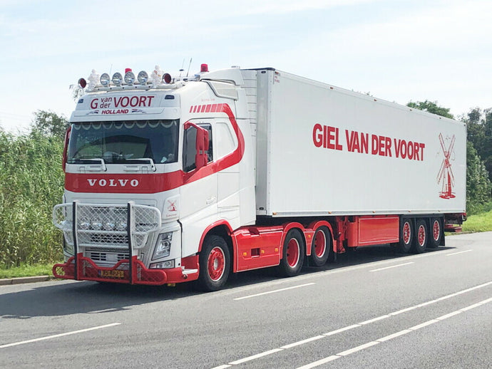 【予約】GIEL VAN DER VOORT VOLVO FH4 GLOBETROTTER 6X2 TAG AXLE REEFER TRAILER  3軸 トラック/WSI 1/50 建設機械模型 工事車両