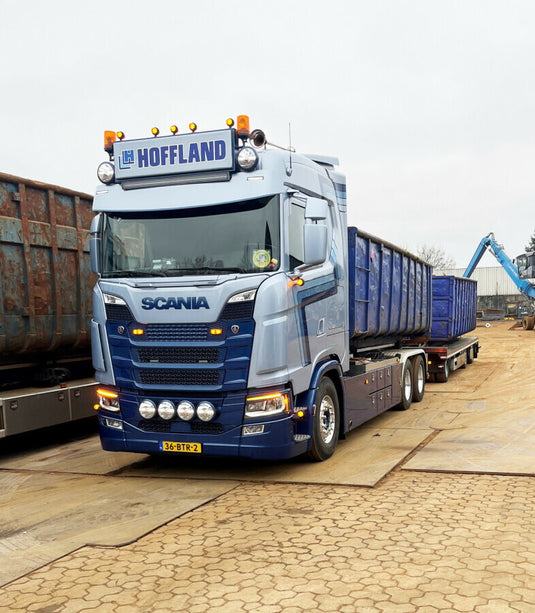 【予約】HOFFLAND BV SCANIA S NORMAL CS20N RIGED TRUCK WITH HOOKLIFT SYSTEM 6X2 TAG AXLE RIGED TRUCK DRAWBAR WITH HOOKLIFT SYSTEM  3軸 + 2X 40M3 CONTAINER トラック/WSI 1/50 建設機械模型 工事車両