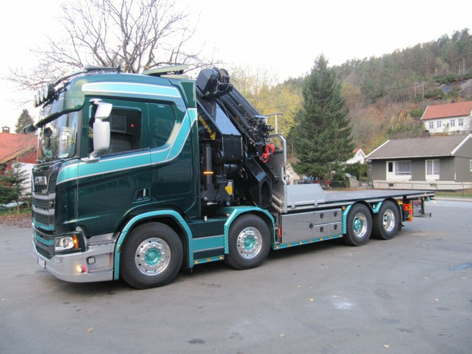 【予約】TM HANSEN SCANIA R NORMAL CR20N RIGED FLATBED TRUCK 8X2 TAG AXLE WITH PALFINGER PK 92002 SH + JIB トラクタ/WSI 1/50 建設機械模型 工事車両