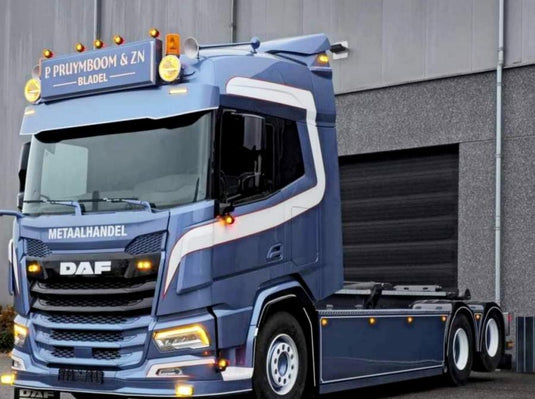 【予約】2025年発売予定P. PRUYMBOOM & ZN DAF XF スカイライトなし リグドトラック フックリフトシステム付き 6X2 タグアクスル リグドトラックドローバー フックリフトシステム付きトラックドローバー + 2x 40m3コンテナ トレーラー/WSI 1/50 建設機械模型 工事車両