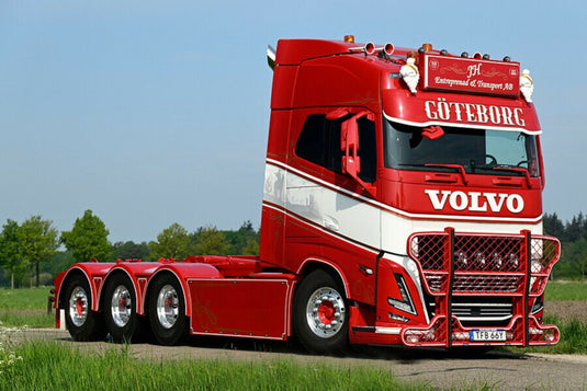 【予約】2025年10-12月以降発売予定 VOLVO FH5 グローブトロッター フックリフトシステム搭載 8X4 ドローバー アスファルトコンテナ付き MOEYAERT仕様 トラック / WSI 1/50 建設機械模型 工事車両