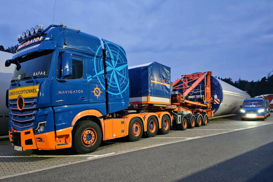 【予約】2026年発売予定 Mercedes-Benzメルセデスベンツ ACTROS MP5 GIGA SPACE 8X4 ウィンドミルトレーラー Navigator Transport / WSI 1/50 建設機械 模型
