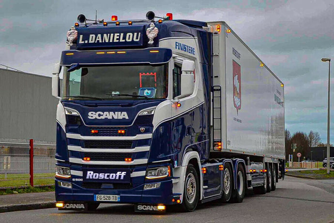 【予約】2025年発売予定L. DANIELOU SCANIA S HIGHLINE CS20H 6X2 ツインステア冷凍庫トレーラー - 3 軸 トレーラー/WSI 1/50 建設機械模型 工事車両